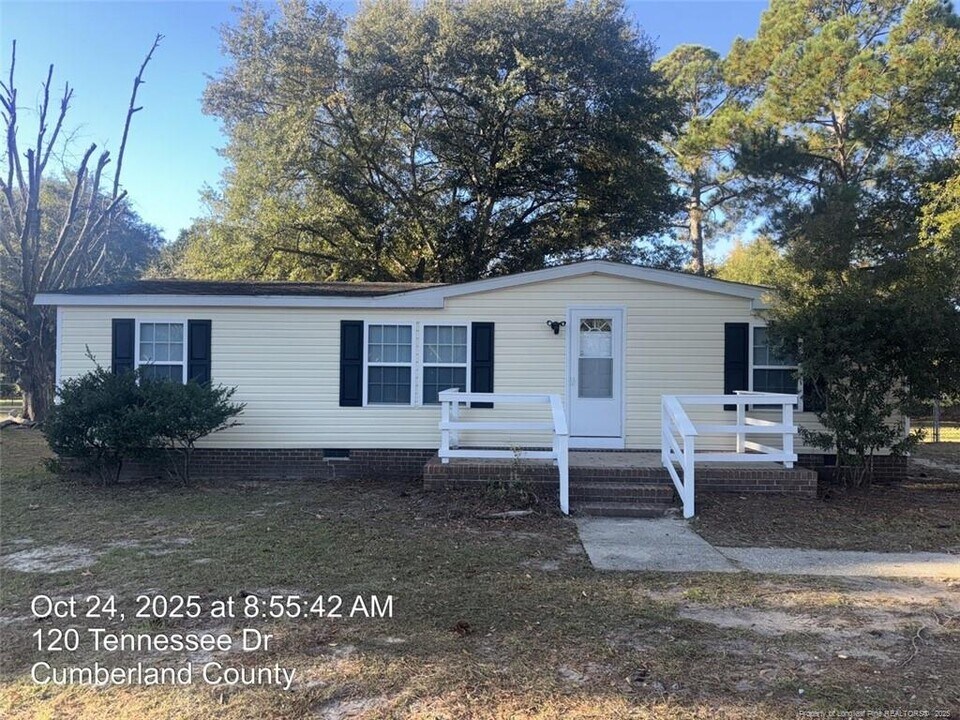 120 Tennessee Dr in Fayetteville, NC - Building Photo