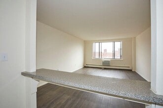 Solitaire 7 in White Plains, NY - Building Photo - Building Photo