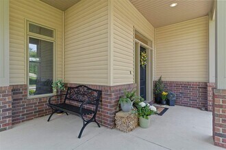 1077 Prairie Grass Ln in Iowa City, IA - Building Photo - Building Photo