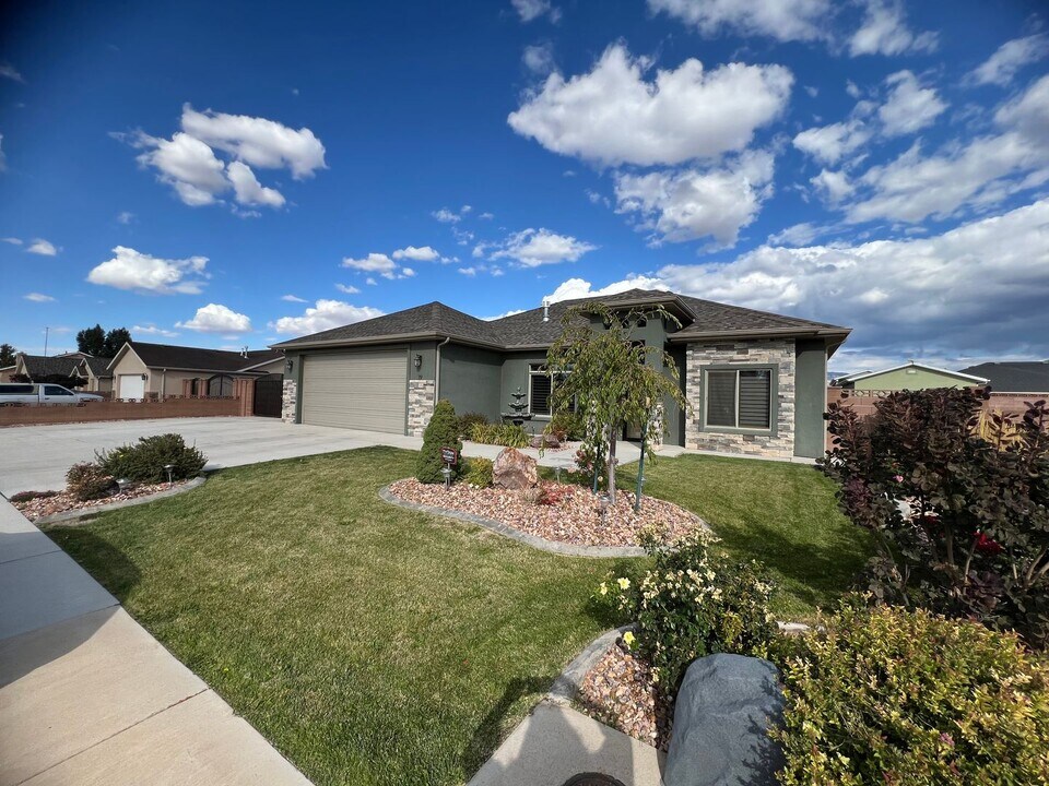 39 S 4100 W in Cedar City, UT - Building Photo