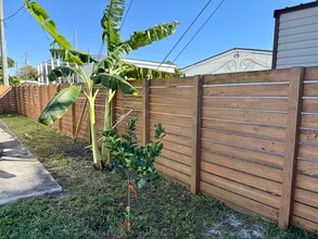 902 W 37th St in Hialeah, FL - Building Photo - Building Photo