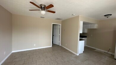3840 Belmont St, Unit 2 in Ft. Myers, FL - Foto de edificio - Building Photo