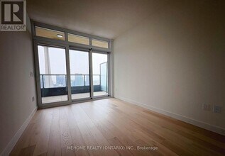 3 Concord Cityplace Wy in Toronto, ON - Building Photo - Building Photo