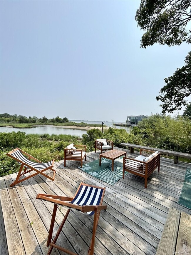 55 West End Ave in East Quogue, NY - Building Photo - Building Photo