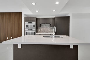 7751 NW 107th Ave, Unit 518 in Doral, FL - Building Photo