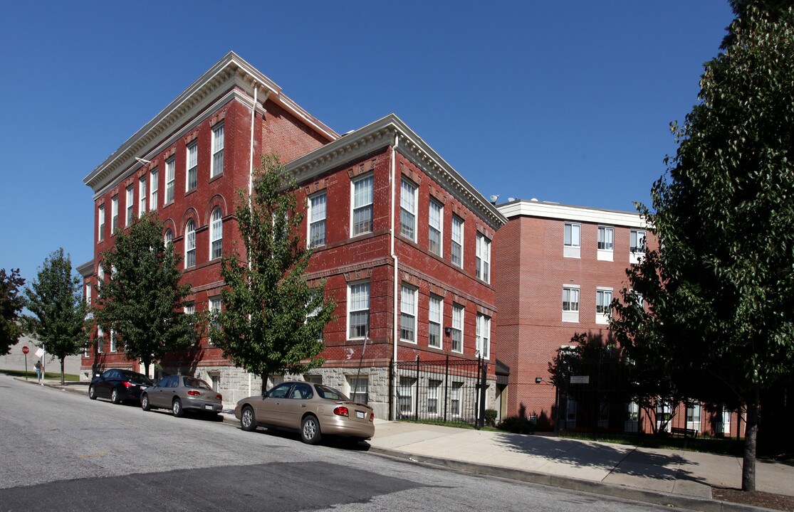 Franklin Square School Apartments in Baltimore, MD - Foto de edificio