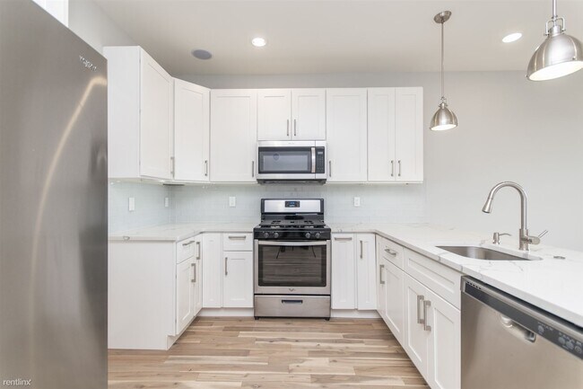 2409 W Thompson St-Unit -2, Philadelphia, PA in Philadelphia, PA - Building Photo - Building Photo