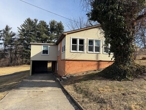 6994 Kieffer Rd in Singers Glen, VA - Building Photo - Building Photo