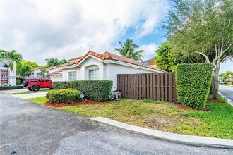 11276 NW 58th Terrace in Doral, FL - Building Photo - Building Photo