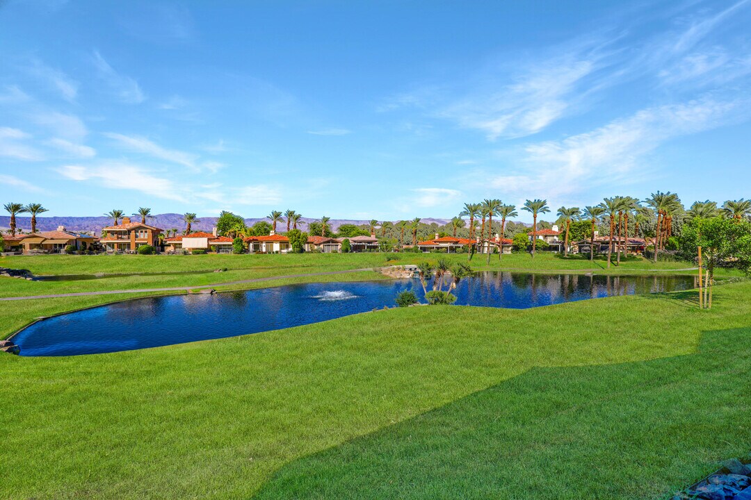 496 Desert Holly Dr in Palm Desert, CA - Building Photo