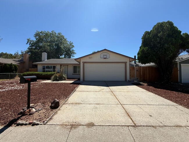 1013 Pinewood Dr in Sparks, NV - Building Photo - Building Photo