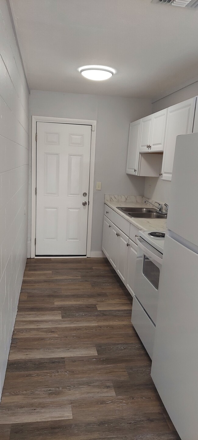 2070 Avocado Ave, Unit B