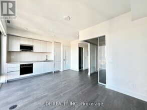 8 Cumberland St in Toronto, ON - Building Photo - Building Photo