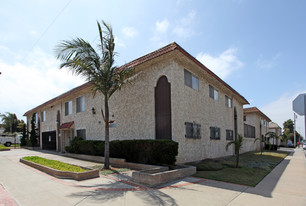 957 Calla Ave Apartments