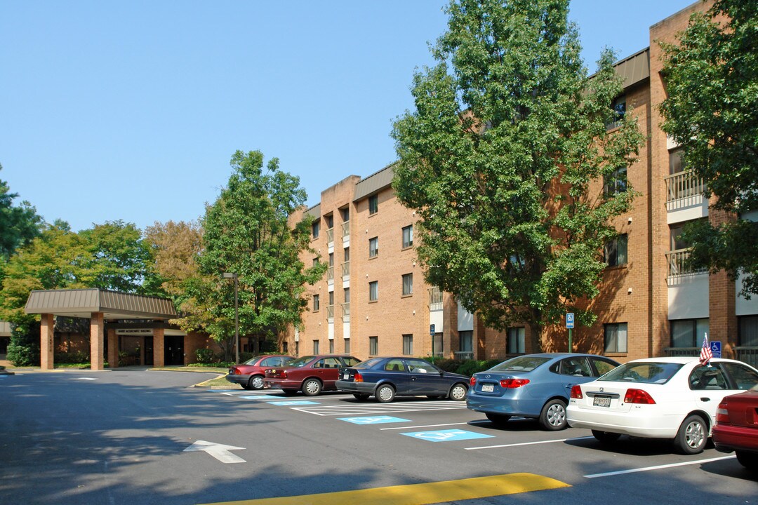 Homecrest House South in Silver Spring, MD - Building Photo