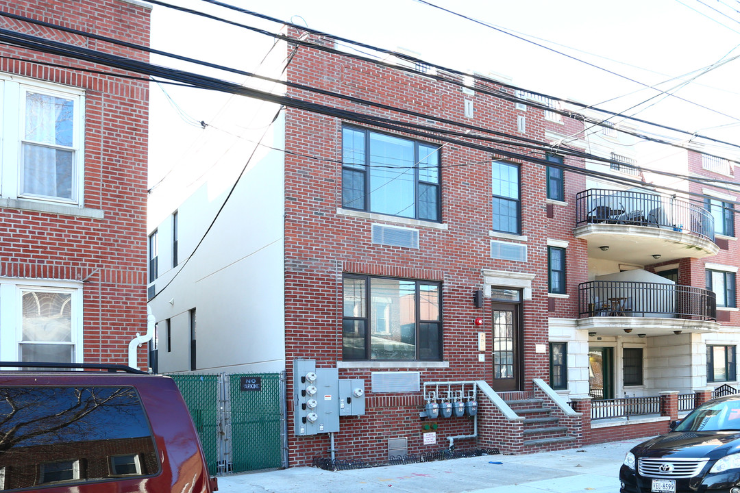 14-42 31st Dr in Astoria, NY - Building Photo