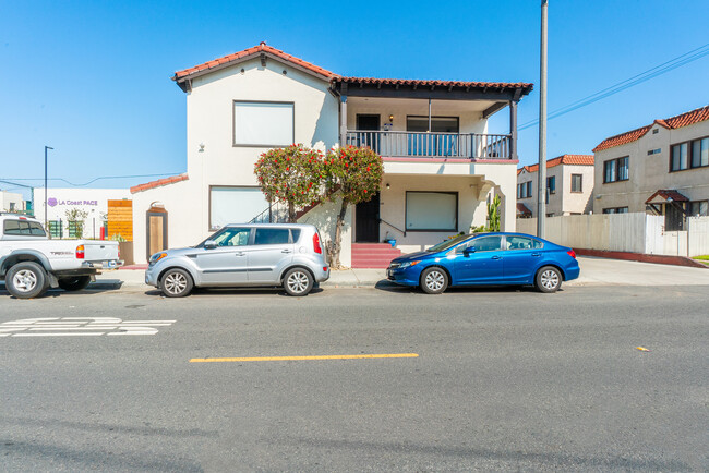 358 Orange Ave in Long Beach, CA - Building Photo - Building Photo