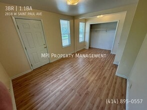 2818 W St Paul Ave in Milwaukee, WI - Building Photo - Building Photo