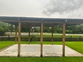 2319 Riverside Dr in Orange, TX - Building Photo - Building Photo