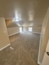 2004 Holland Rd in Appleton, WI - Foto de edificio - Building Photo