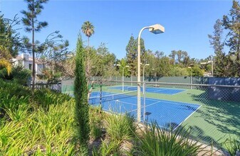 3602 W Estates Ln, Unit 306 in Rolling Hills Estates, CA - Foto de edificio - Building Photo