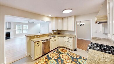 2844 Goneaway Rd in Charlotte, NC - Building Photo - Building Photo