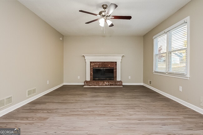 310 Lakefront Dr in Mcdonough, GA - Building Photo - Building Photo