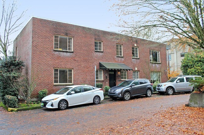 2363-2371 SW Cedar St in Portland, OR - Building Photo - Building Photo