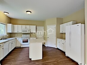 302 Forest Bend Dr in Mount Juliet, TN - Foto de edificio - Building Photo