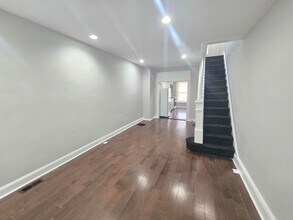 402 N Curley St in Baltimore, MD - Building Photo - Building Photo