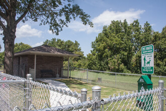 Rose Park Estates in Bolivar, MO - Foto de edificio - Building Photo