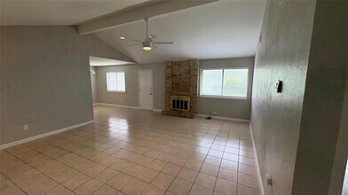 2201 Silver Spur Dr in Round Rock, TX - Building Photo - Building Photo