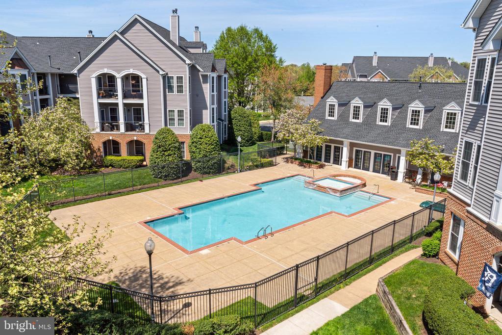 46628 Drysdale Terrace in Sterling, VA - Building Photo