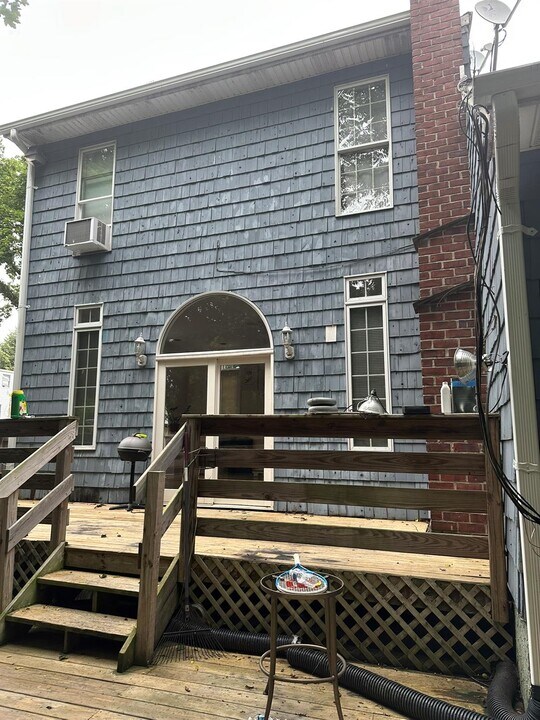 73 Railroad St in Greenlawn, NY - Building Photo