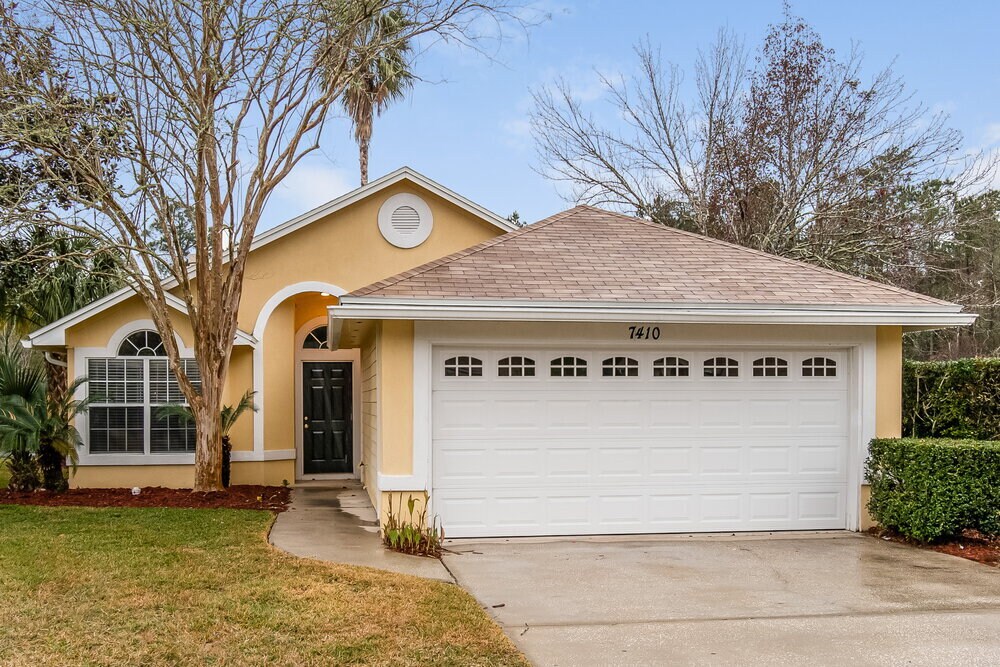 7410 Carriage Side Ct in Jacksonville, FL - Foto de edificio
