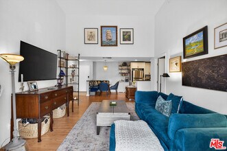 8300 Manitoba St in Los Angeles, CA - Building Photo - Building Photo