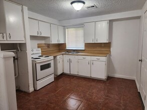 720 SW 56th St in Oklahoma City, OK - Foto de edificio - Building Photo