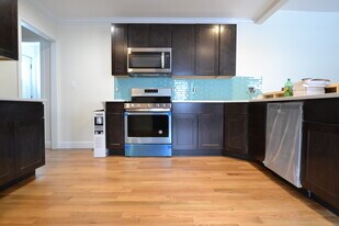 37 1st St, Unit 1 in Medford, MA - Building Photo