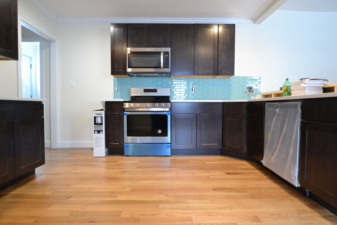 37 1st St, Unit 1 in Medford, MA - Building Photo