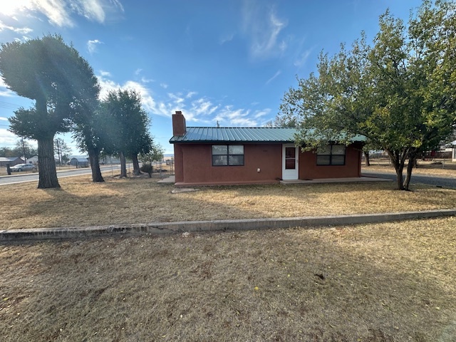 401 4th St in Capitan, NM - Foto de edificio