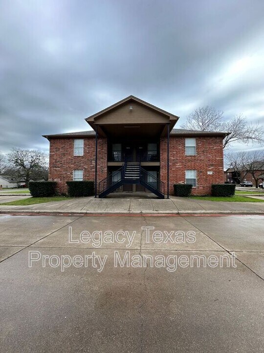 1110 Williams Ave in Cleburne, TX - Building Photo