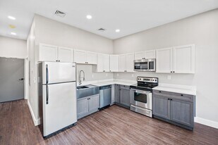 214 S Main St in Bellefontaine, OH - Building Photo