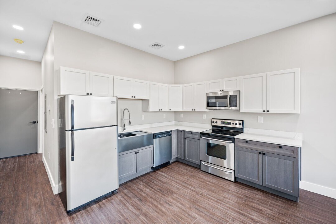 214 S Main St in Bellefontaine, OH - Building Photo