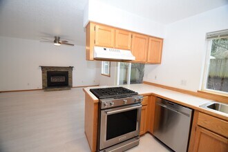 4534 SW Pasadena St in Portland, OR - Building Photo - Building Photo