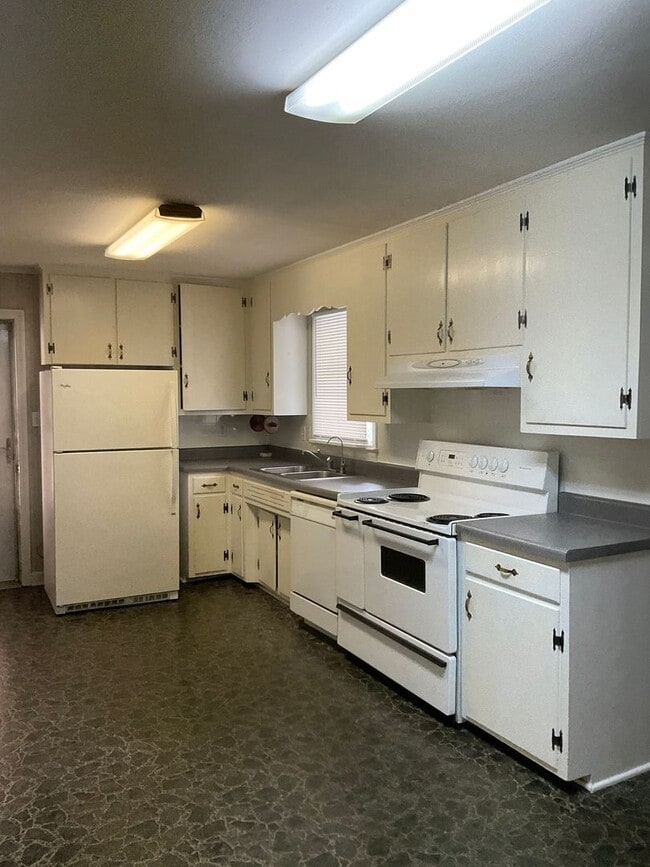 1116 Lower Dallas Hwy in Dallas, NC - Building Photo - Building Photo