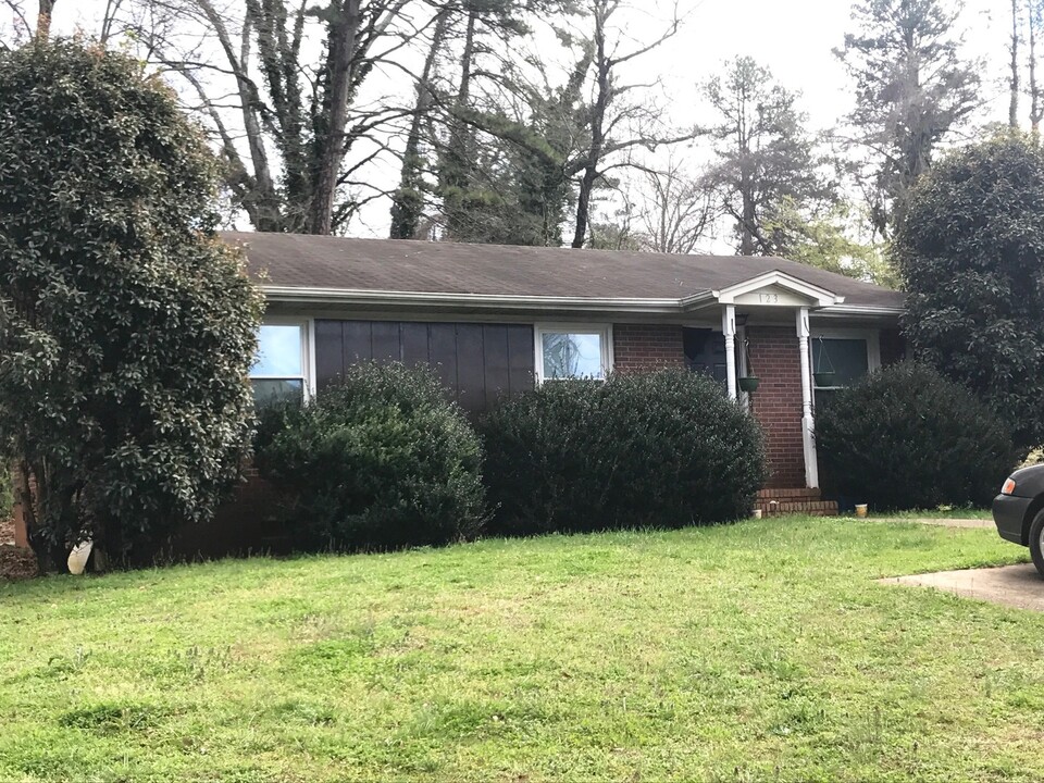 123 Pecan St in Central, SC - Building Photo