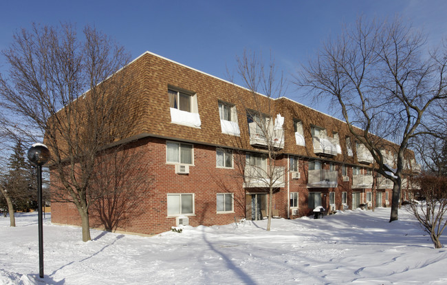 Villa Verde Condo Association in Buffalo Grove, IL - Building Photo - Building Photo