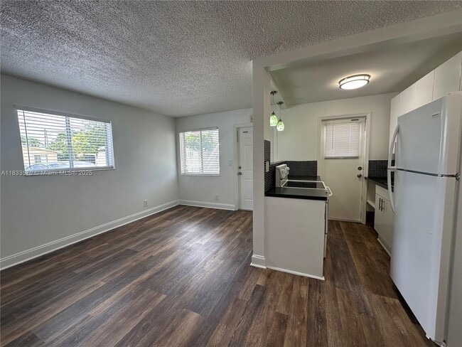 2325 Arthur St in Hollywood, FL - Building Photo - Building Photo
