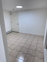 326 49th St, Unit bsmt in Union City, NJ - Foto de edificio - Building Photo