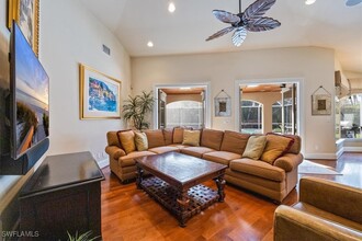 600 Portside Dr in Naples, FL - Foto de edificio - Building Photo